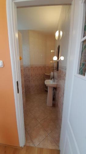 a bathroom with a sink and a toilet at Pokoje goscinne, apartamenty Jas i Malgosia in Karwia