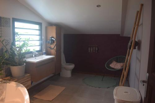 Koupelna v ubytování Superbe villa saint leu piscine et spa vue Océan