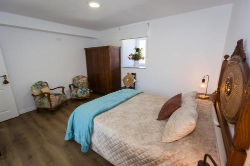 a bedroom with a large bed and a window at Casa Lela Dumbria in Dumbría