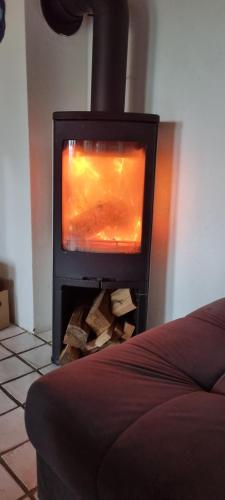 a tv sitting in a fireplace in a room at Schönes Haus in Tüttendorf
