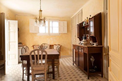 a kitchen with a table and chairs and a dining room at Casa Victor Riu in Piera