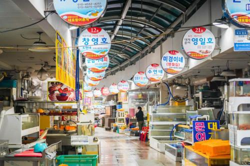 Supermarket atau toko lain di apartemen