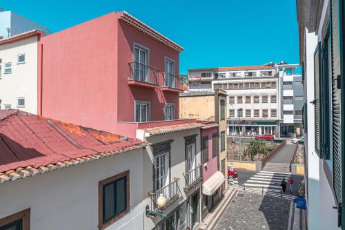 EX 61ESME Apartments