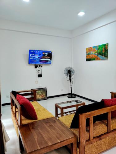 Televisyen dan/atau pusat hiburan di Highway Twin Home West wing