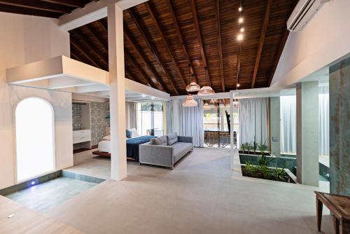 a living room with a wooden ceiling at Habitat Village in Higuerote