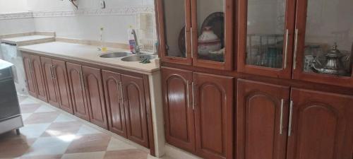 Kitchen o kitchenette sa Maison Fatiha