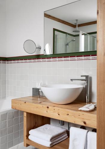 Un baño de Hotel Tyrol