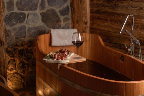 Imagen de la galería de Hotel Tyrol, en Selva di Val Gardena