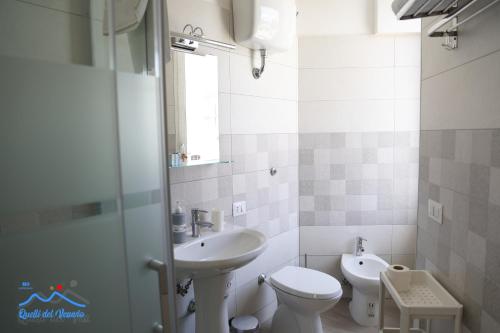 A bathroom at Quelli del vesuvio