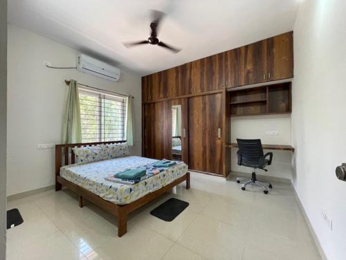 Postel nebo postele na pokoji v ubytování SSN Home Stays in Bangalore near PLAY Arena