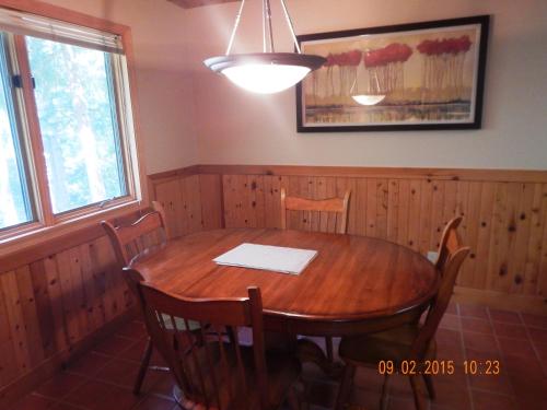a dining room with a wooden table and chairs at Mount Shasta Resort in Mount Shasta