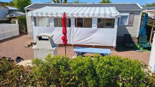 Gallery image of Mobilhome Domaine des pins à Marennes plage in Marennes
