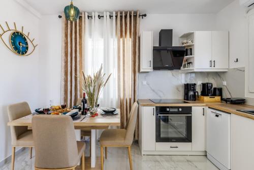 a kitchen and dining room with a table and chairs at Victoria House in Skopelos Town