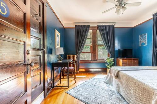 Charming Room in Historic BnB with Parking - Rm 5_2