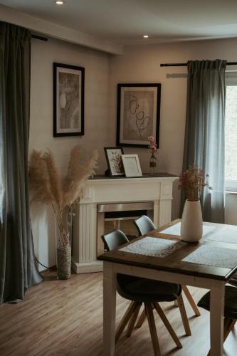 a living room with a table and a fireplace at Ferienwohnung „Göttschied“ in Idar-Oberstein
