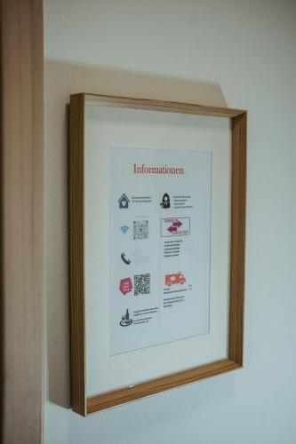 a framed picture of information on a wall at Ferienwohnung „Göttschied“ in Idar-Oberstein