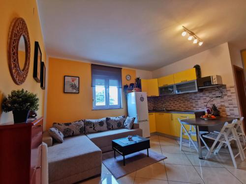 Beach apartment Roza Biograd oneroom - Premium location