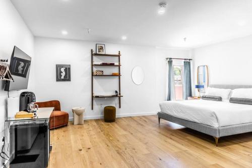 Una cama o camas en una habitación de DTWN Bangor, Historic Hotel, KING BED, WIFI, Roku TV, Room # 403