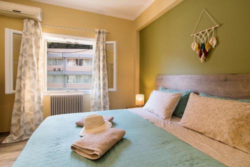 Postel nebo postele na pokoji v ubytování Mencrates Apartment