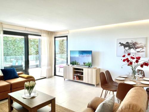 Modern 3 Bedroom Apartment 300 meters to the Beach