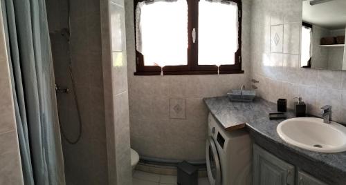 a bathroom with a sink and a shower at Studio avec terrasse au calme in Hyères