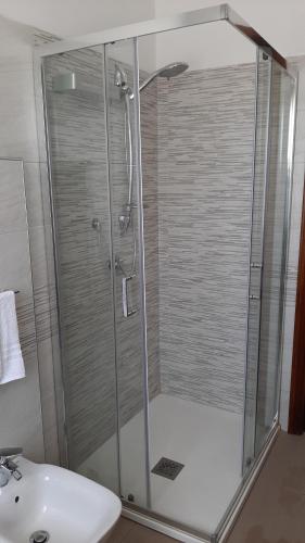 Bilik mandi di Villa MarHel Arbatax