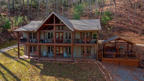 an overhead view of a large wooden house at Meadow Creek Retreat in Cherry Log