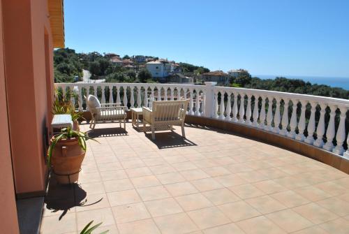 Un balcón o terraza en Amaryllis Luxury Suite