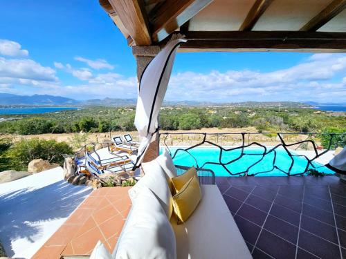 Foto dalla galleria di Villa Capo Coda Cavallo piscina privata a San Teodoro