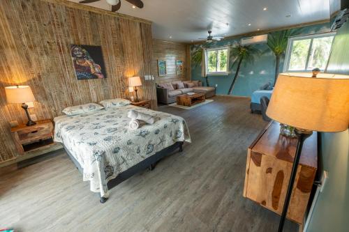 Ein Bett oder Betten in einem Zimmer der Unterkunft Skully's House