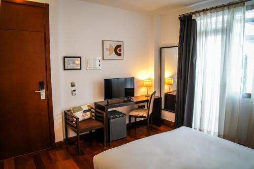 TV a/nebo společenská místnost v ubytování Hotel Baeza Monumental by eme hoteles