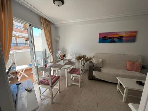 a living room with a couch and a table at Ferienwohnung Torrevieja España in Torrevieja