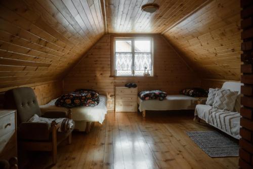 Ruang duduk di Wacówka - domek całoroczny