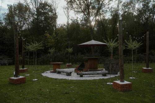 Taman di luar Wacówka - domek całoroczny