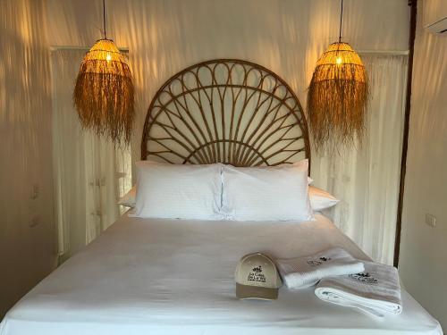 a bedroom with a bed with two towels on it at Habitación luxury Loto Mendihuaca tayrona in Santa Marta