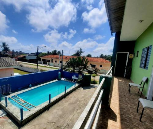 basen na balkonie domu w obiekcie Apartamento Divina Ilha w mieście Ilha Comprida