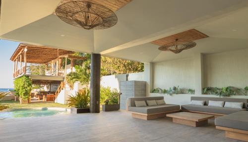 Kolam renang di atau dekat dengan Mirasurf Hotel & Waves