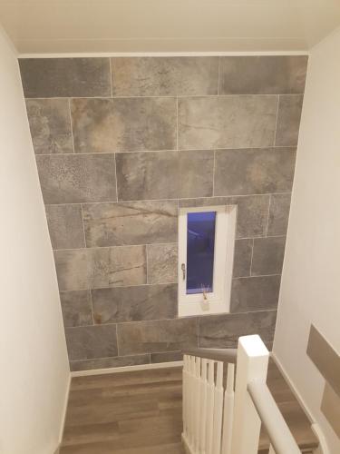 a bathroom with a stone wall at Ferienwohnung Rhein-Main II in Flörsheim