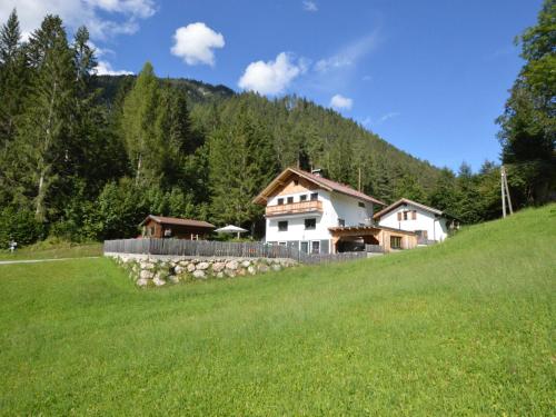 a house on the side of a grassy hill at Bienenheim in Lehen
