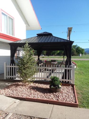 a black gazebo with a table and chairs at Travel Inn in Canon City