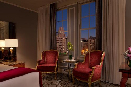 Posezení v ubytování The Biltmore Los Angeles