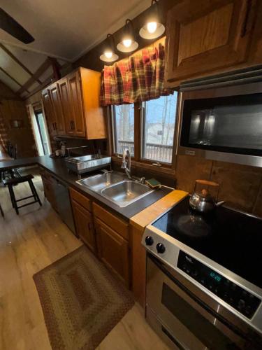 Fotografie z fotogalerie ubytování Pocono Mountain View Lake House in Lake Harmony v destinaci Lake Harmony
