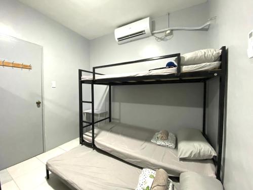 a room with two bunk beds in a room at Can accommodate up to 10 guest near Virac Airport in Virac