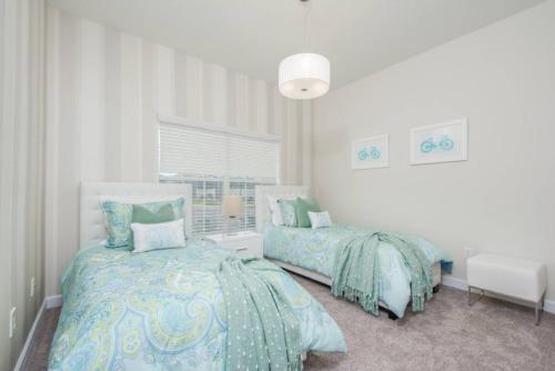 Ένα ή περισσότερα κρεβάτια σε δωμάτιο στο Top Villas - Storey Lake Resort 36