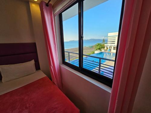 Katil atau katil-katil dalam bilik di Blue Coast Beach Hotel