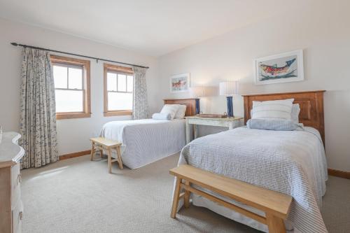 a hotel room with two beds and a window at The Lodge at Mountaineer Square in Mount Crested Butte