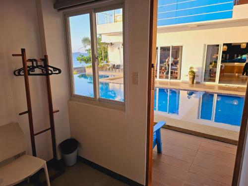 Kolam renang di atau dekat dengan Blue Coast Beach Hotel