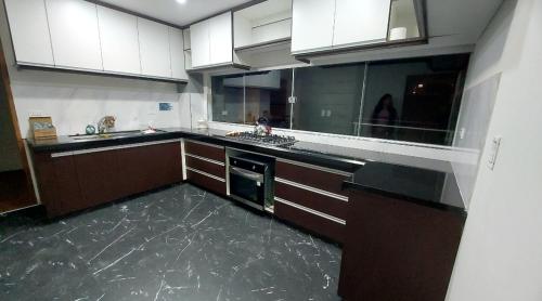 a kitchen with a sink and a stove at Hermoso y acogedor departamento in Sucre