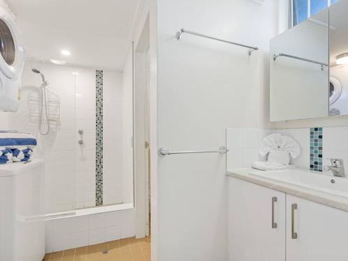 Koupelna v ubytování 2 Bedroom Unit with Sea Views at Alexandra Headlands