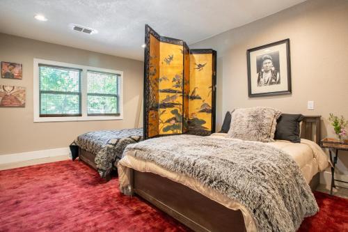a bedroom with two beds and a window at Empire by AvantStay Pool Hot Tub and Firepit 20 Minutes to Downtown Austin in Austin